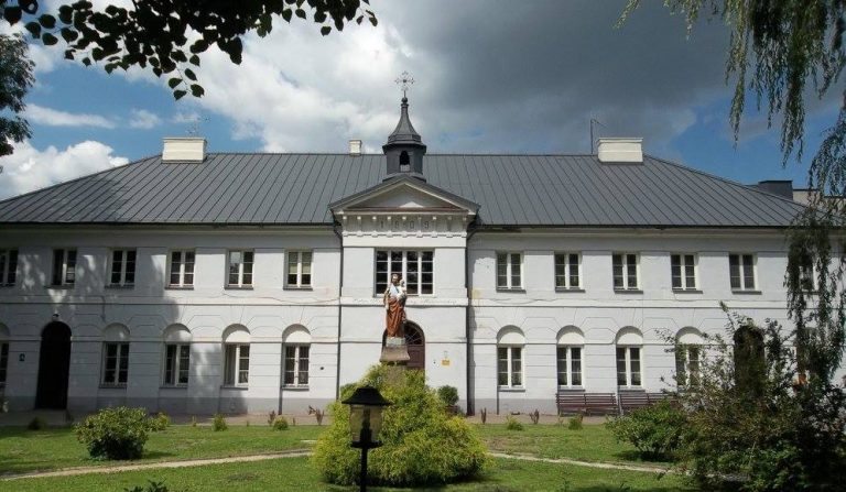 Zdjęcie Domu Pomocy Społecznej św. Józefa w Mieni